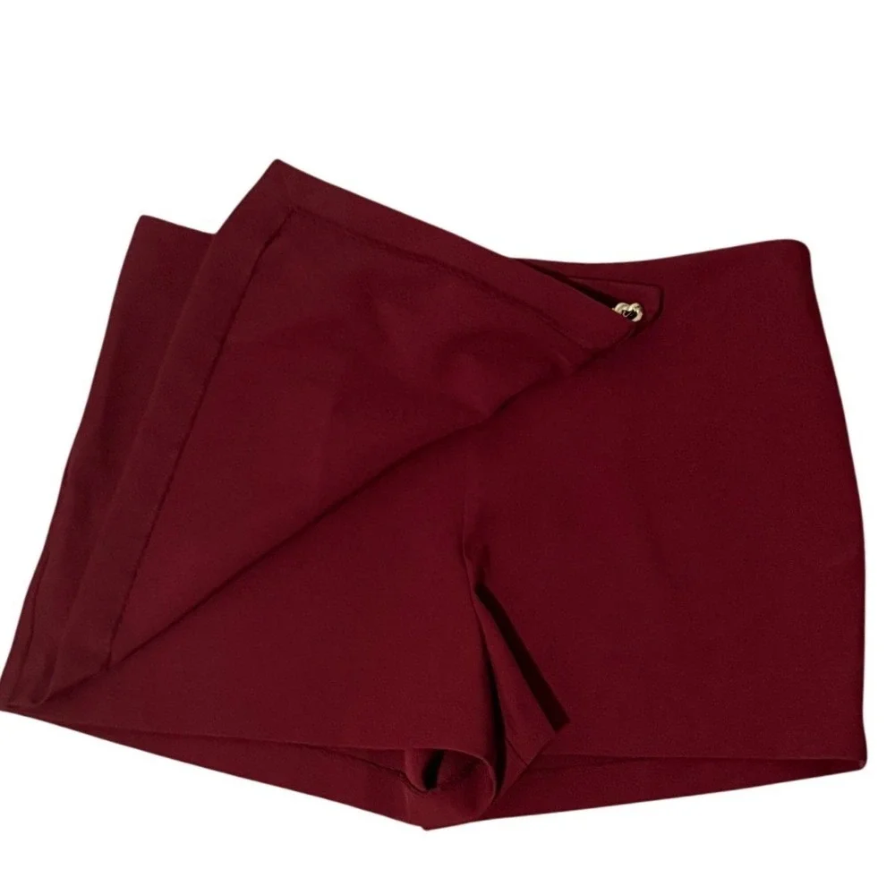 NWT HM Burgundy Wrap Front Skort Gold Buckle Detail Dark Red Size 14